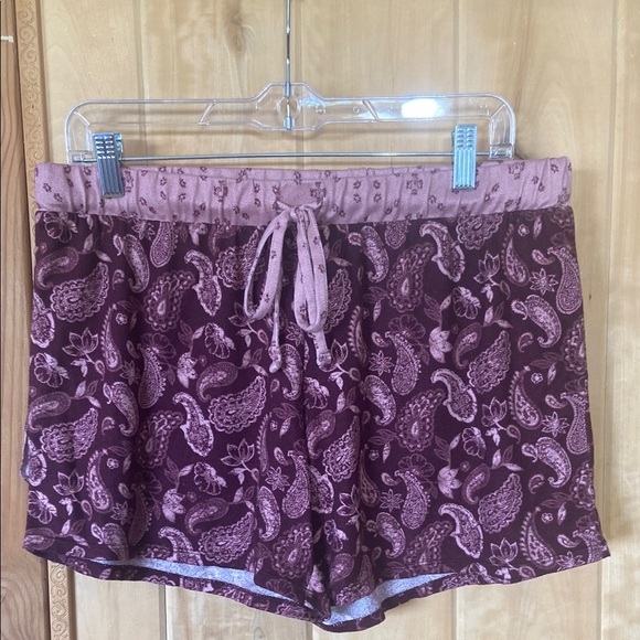 Lucky Brand Pants - 🔥5 for $12🔥Lucky Brand Pink & Plum Paisley Shorts